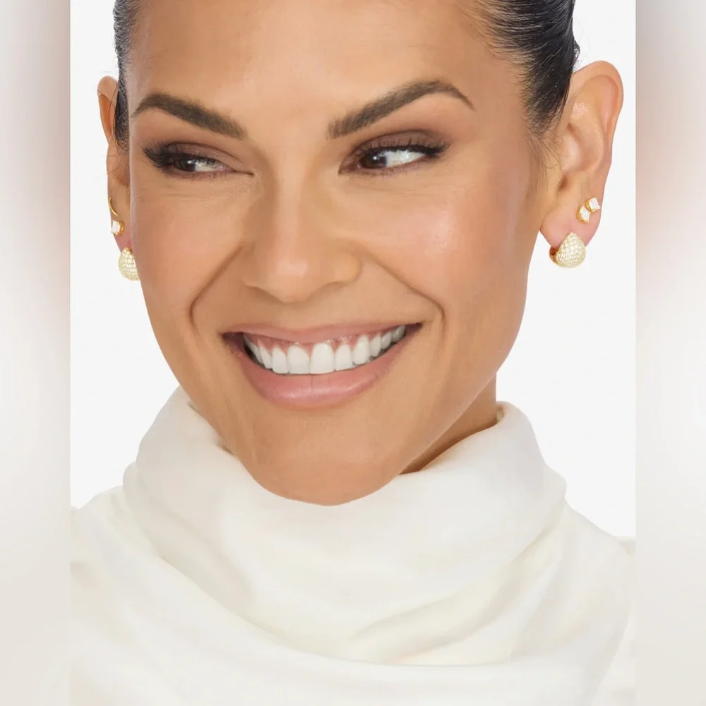 Lil' Norah Pave Earrings
Gold|White Diamondettes
Original price$75.00 - Picture 4 of 7